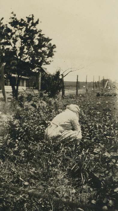 Iowa History, crouch, Spilman, Jessie Cudworth, Iowa, Farms, history of Iowa, garden, plants, gardening, Labor and Occupations