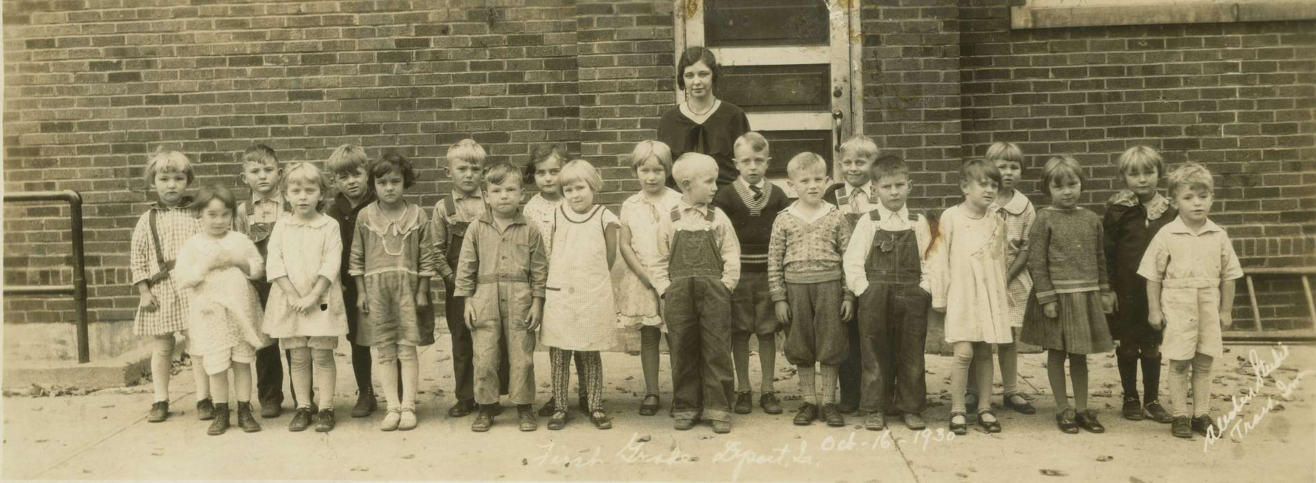 Portraits - Group, Iowa, La Porte City, IA, Schools and Education, Children, teacher, Rampton, Angela, history of Iowa, class, Iowa History