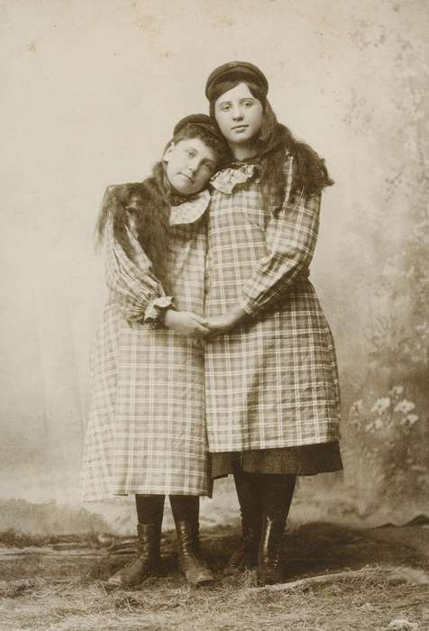 Portraits - Group, plaid, correct date needed, Iowa, Children, girls, sisters, Olsson, Ann and Jons, Reinbeck, IA, siblings, history of Iowa, cabinet photo, Iowa History