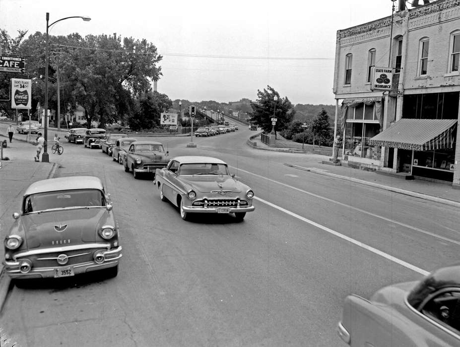 history of Iowa, Iowa History, Ottumwa, IA, Lemberger, LeAnn, Motorized Vehicles, car, Iowa, Cities and Towns, street