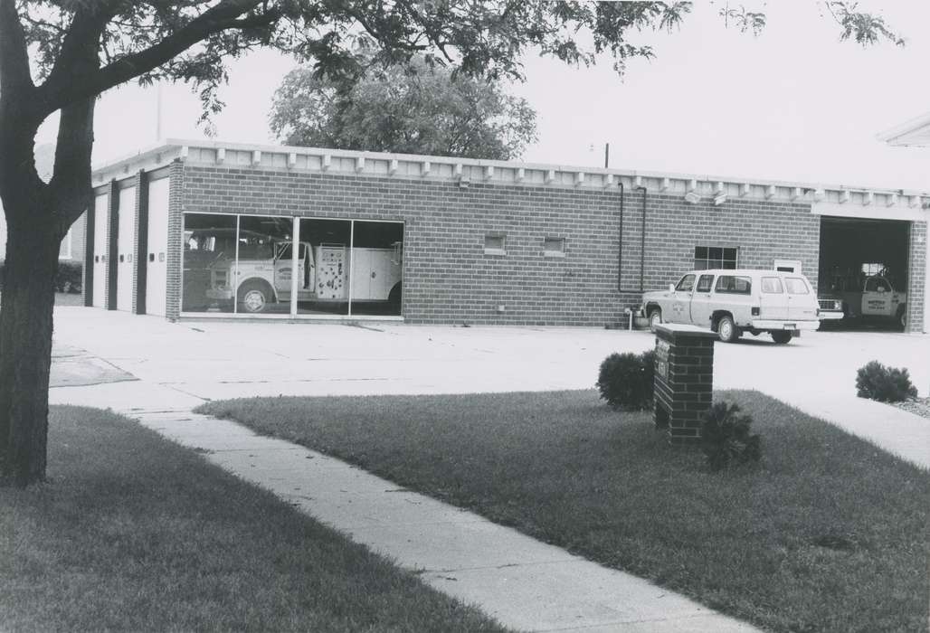 fire department, history of Iowa, Iowa History, Motorized Vehicles, Businesses and Factories, brick building, car, Waverly, IA, fire truck, Iowa, Waverly Public Library, fire engine