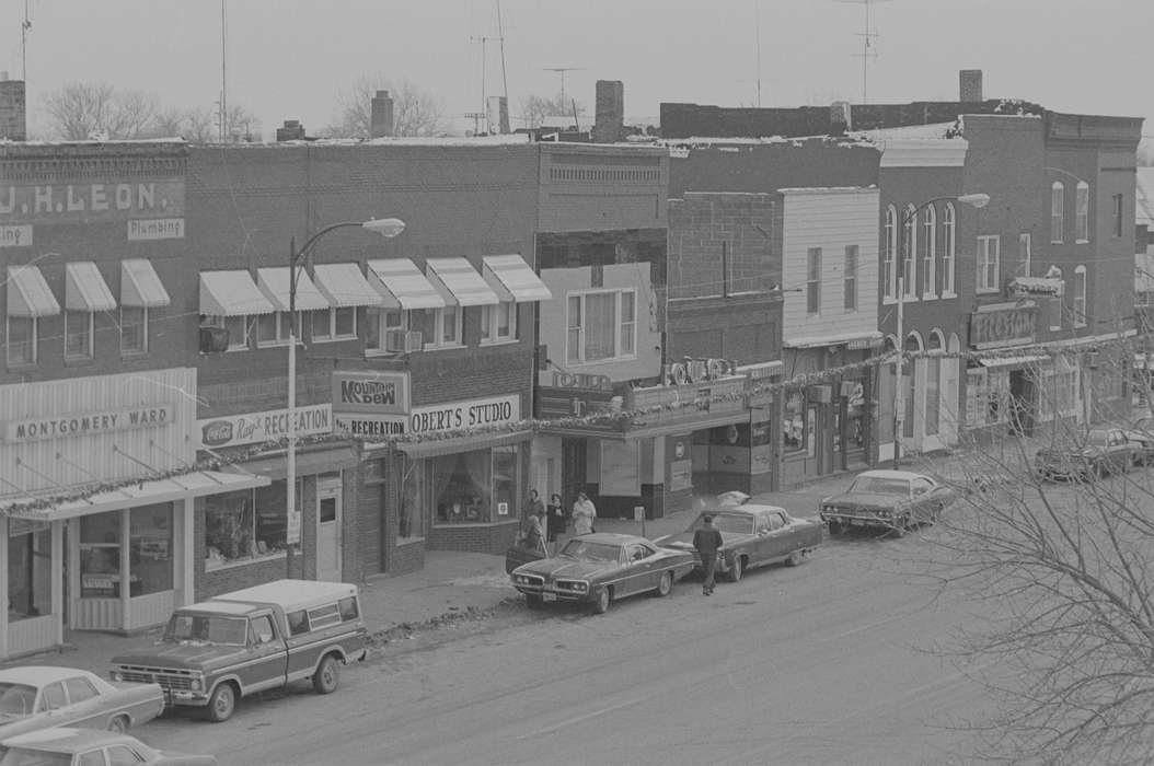 tv antenna, Iowa, Bloomfield, IA, truck, store, car, Lemberger, LeAnn, sign, Businesses and Factories, theater, history of Iowa, Motorized Vehicles, Iowa History