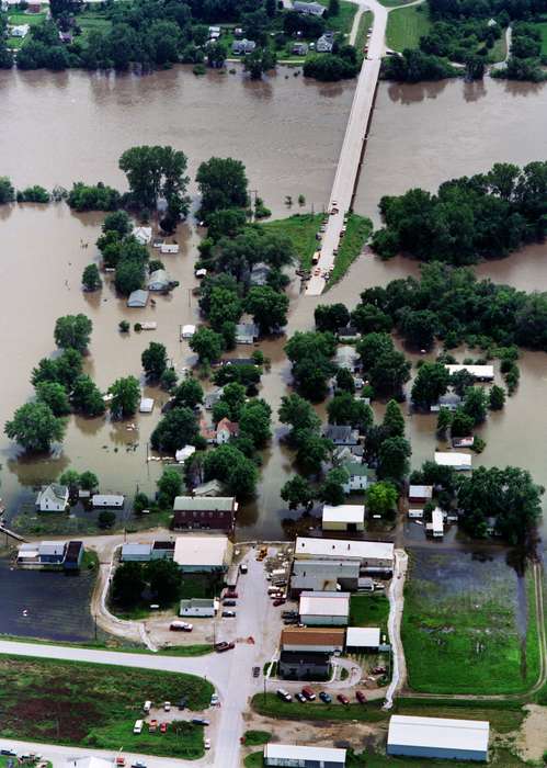Douds, IA, Floods, neighborhood, bridge, Iowa History, history of Iowa, Lemberger, LeAnn, Lakes, Rivers, and Streams, parking lot, Aerial Shots, river, Iowa, Cities and Towns, des moines river