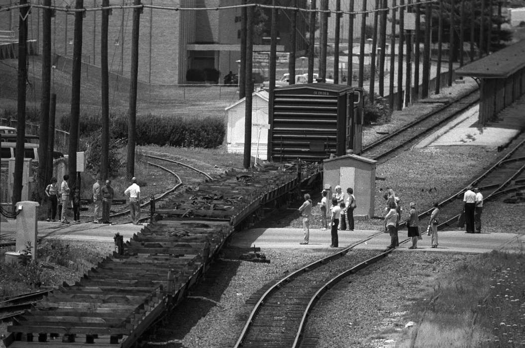 pedestrian, train, Iowa, Lemberger, LeAnn, railroad, Cities and Towns, Ottumwa, IA, history of Iowa, Main Streets & Town Squares, Iowa History