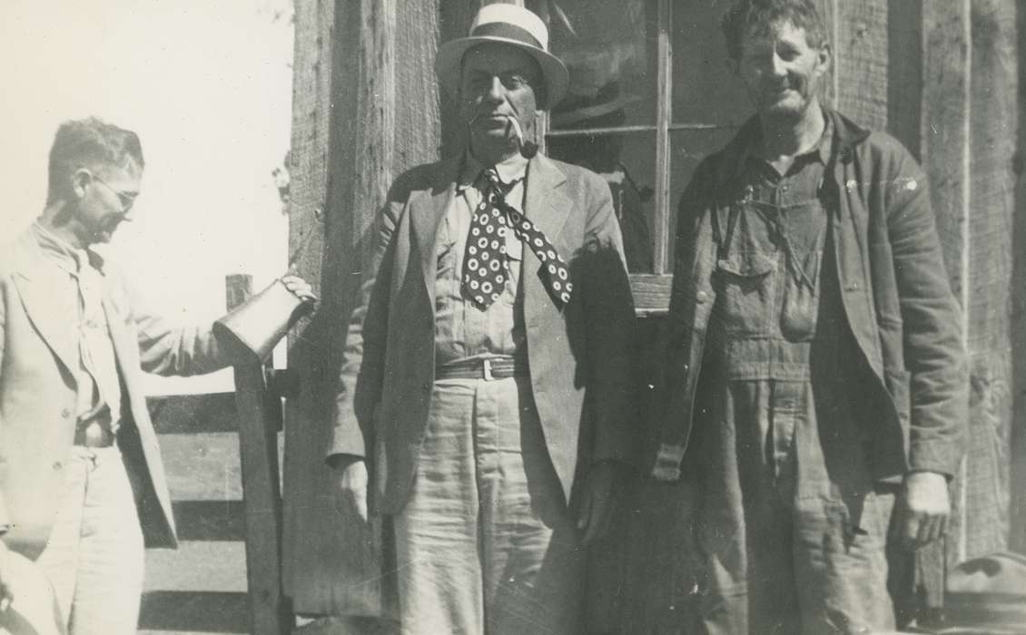 Homes, men, necktie, history of Iowa, hat, Farms, Iowa, polka-dot, Spilman, Jessie Cudworth, Iowa History, Portraits - Group, tie