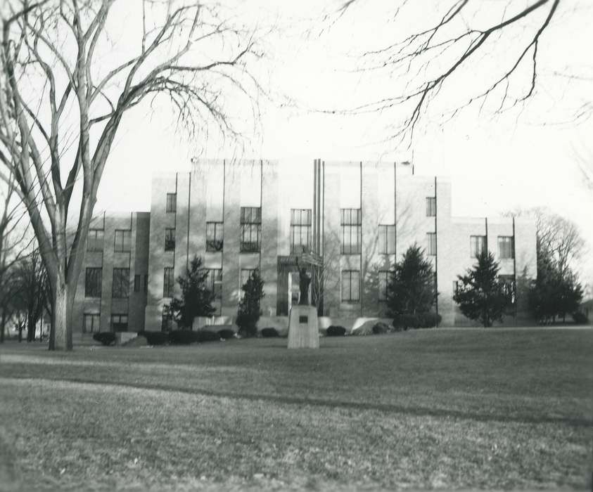 Businesses and Factories, Iowa History, court house, Iowa, Waverly Public Library, trees, courthouse, Waverly, IA, history of Iowa, sculpture, Prisons and Criminal Justice, government building, correct date needed, Landscapes