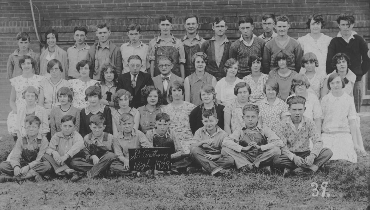 Portraits - Group, class, kids, history of Iowa, Iowa History, Tjemeland, Karen, overalls, Iowa, Children, Schools and Education, school, Des Moines, IA
