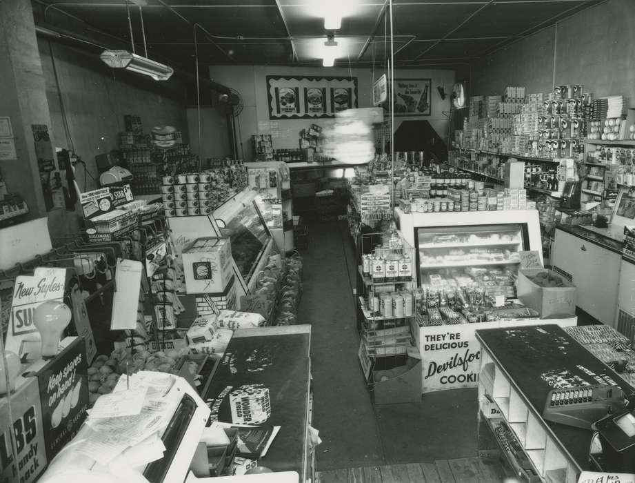cookie, fan, bread, Iowa History, display case, sugar, 7up, Waverly Public Library, Iowa, history of Iowa, Businesses and Factories, food, display, grocery store
