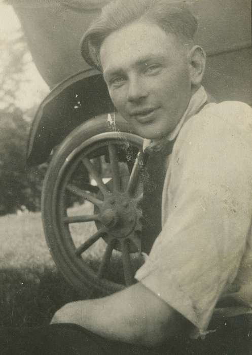 history of Iowa, Iowa History, IA, Motorized Vehicles, car, Iowa, LeQuatte, Sue, tire, Portraits - Individual