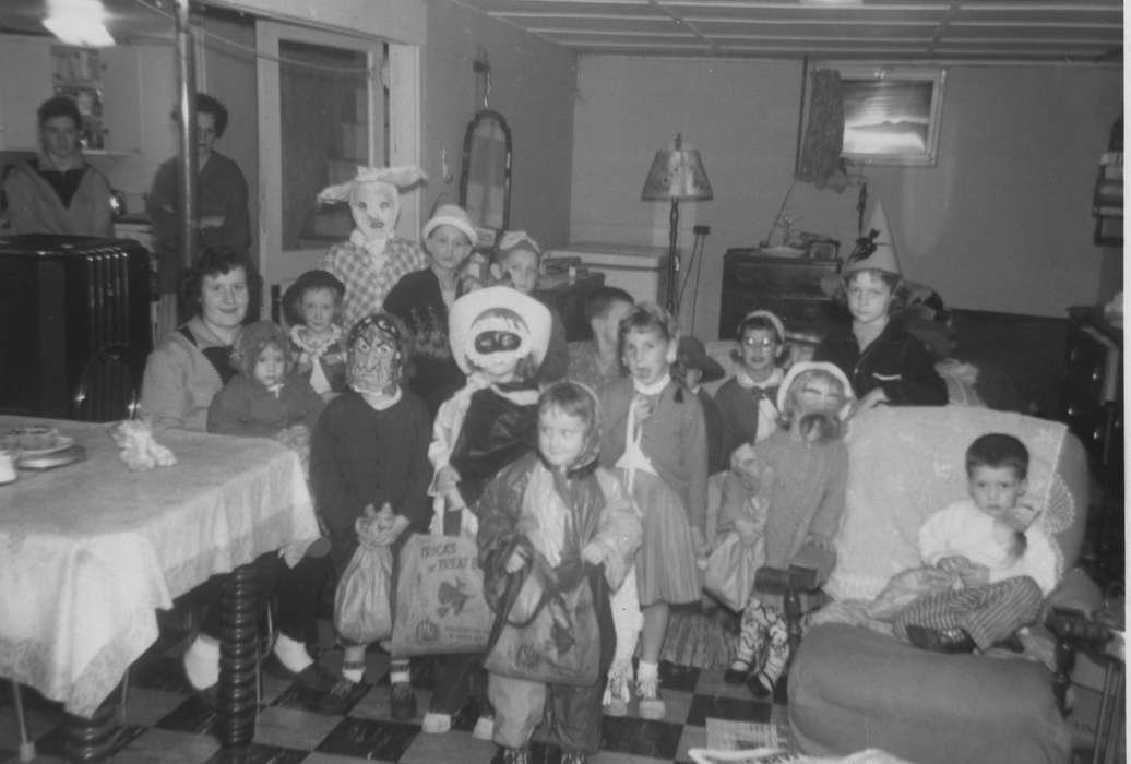 Cedar Rapids, IA, history of Iowa, costume, Iowa, halloween, Children, Vaughn, Cindy, Iowa History, Portraits - Group, Holidays