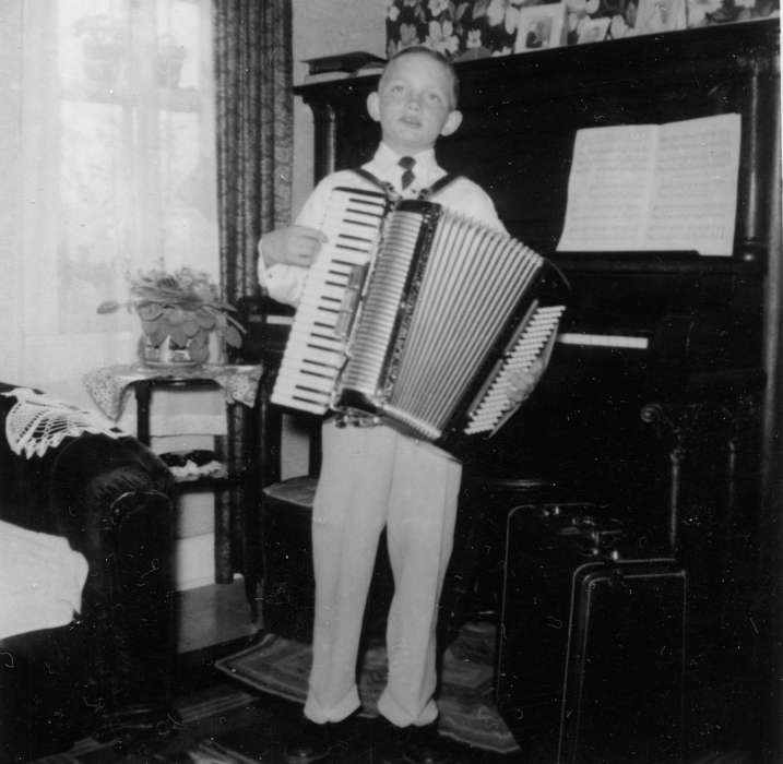 musician, history of Iowa, Iowa History, Entertainment, Hahn, Cindy, sheet music, accordion, piano, Iowa, Sumner, IA, Portraits - Individual