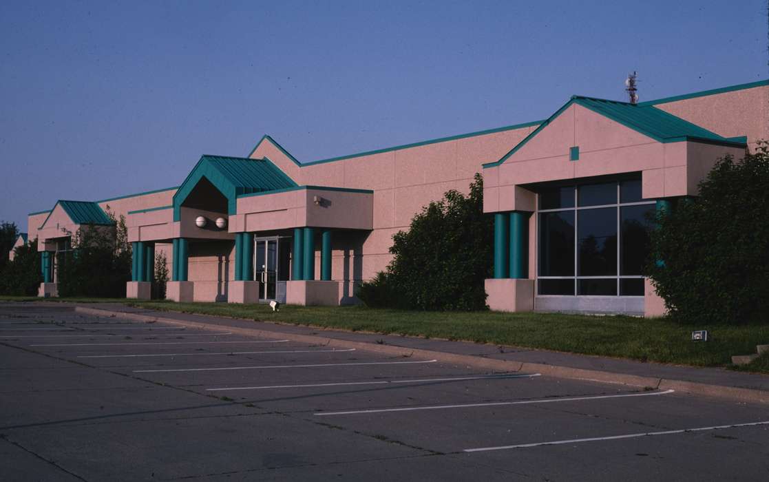 Cities and Towns, awning, mall, Iowa History, Library of Congress, Iowa, history of Iowa, Businesses and Factories, parking lot