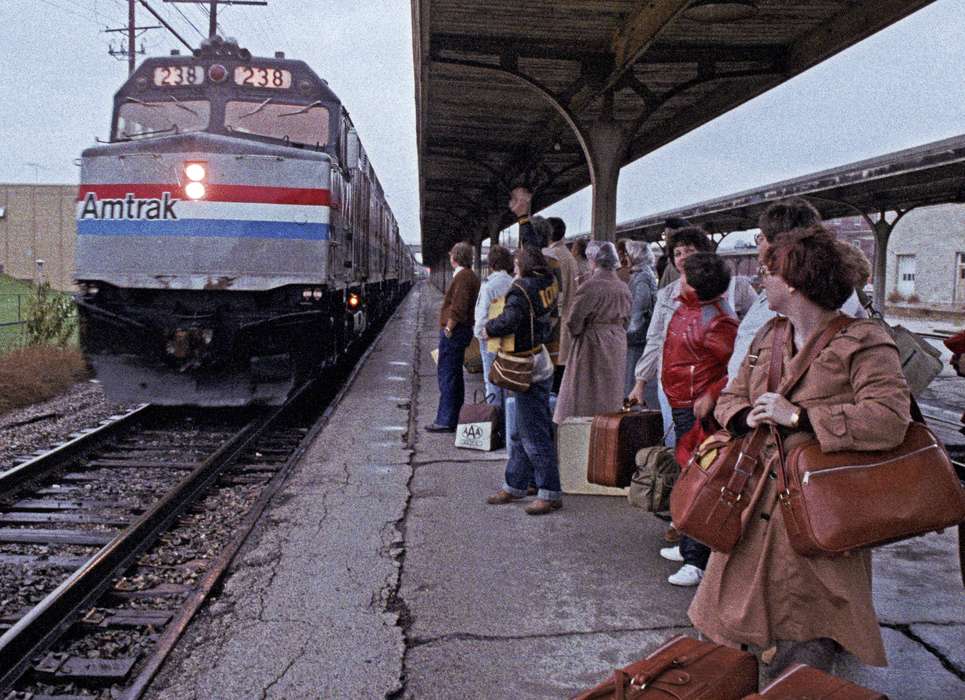 Travel, history of Iowa, Iowa History, Ottumwa, IA, crowd, railroad, passenger, Iowa, Lemberger, LeAnn, train, Train Stations, amtrak