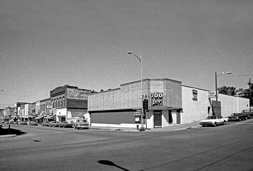 Businesses and Factories, car, Cities and Towns, Iowa History, Iowa, Motorized Vehicles, Lemberger, LeAnn, Ottumwa, IA, downtown, street, Main Streets & Town Squares, mainstreet, history of Iowa