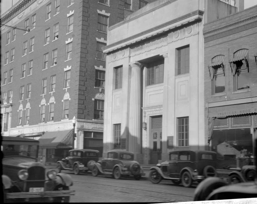 Main Streets & Town Squares, history of Iowa, Iowa History, Ottumwa, IA, Lemberger, LeAnn, Motorized Vehicles, car, Iowa, Cities and Towns, bank