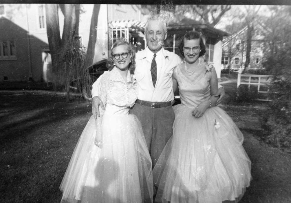Portraits - Group, Pettit, Gene, history of Iowa, Iowa History, Families, Charles City, IA, Iowa, Homes, dress