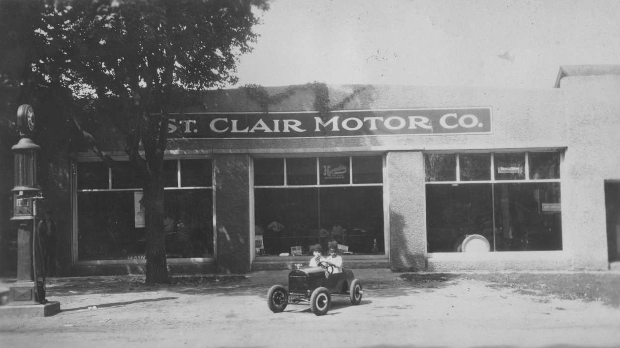 Vinton, IA, Mullenix, Angie, Motorized Vehicles, soapbox car, african american, Iowa History, car, People of Color, history of Iowa, Iowa, Businesses and Factories, advertisement, Children