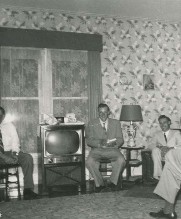 Portraits - Group, lamp, tv, Iowa, Leisure, living room, Homes, Wickwire (Uker), Cheryl, Rockford, IA, history of Iowa, Iowa History, television