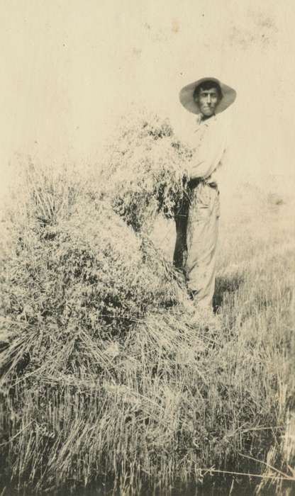 Portraits - Individual, Iowa History, Mortenson, Jill, Iowa, Macey, IA, Farms, oats, history of Iowa, harvesting