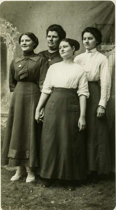 Portraits - Group, history of Iowa, women, Iowa History, Anamosa Library & Learning Center, necklace, Iowa, Anamosa, IA