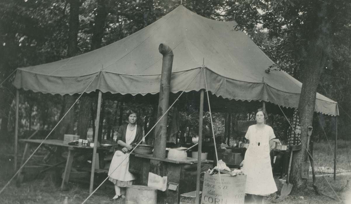 Portraits - Group, Iowa, cooking, McMurray, Doug, Lehigh, IA, cooks, history of Iowa, camping, boy scouts, state park, dolliver, Iowa History, park