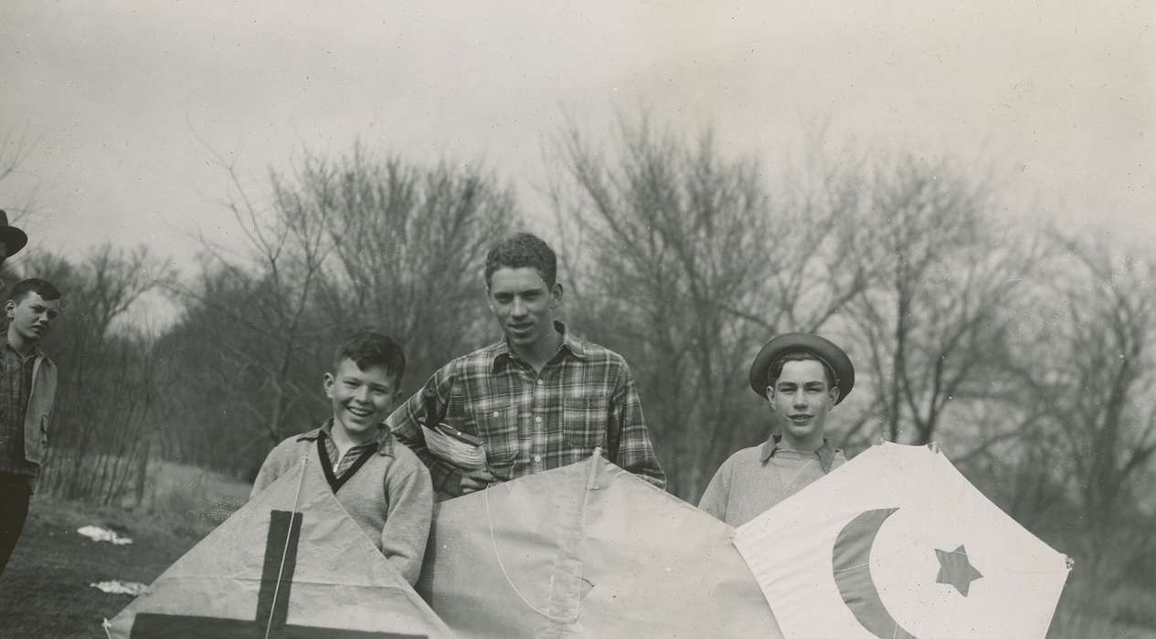 Portraits - Group, kites, Iowa History, Iowa, McMurray, Doug, history of Iowa, Outdoor Recreation, Webster City, IA, Children, boy scouts