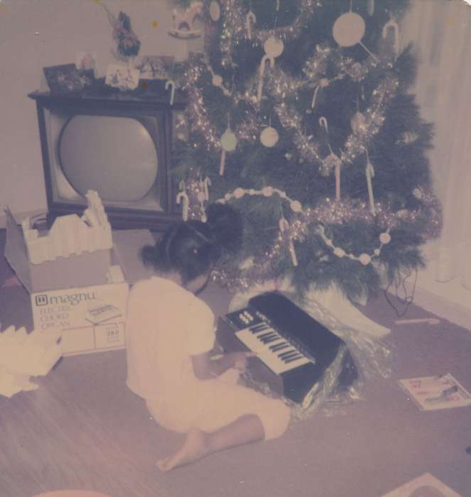 Iowa, piano, tv, Waterloo, IA, Barrett, Sarah, Children, living room, african american, Homes, People of Color, christmas, girl, history of Iowa, Holidays, Iowa History, television