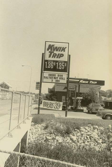 Waverly Public Library, history of Iowa, Iowa History, Motorized Vehicles, Businesses and Factories, convenience store, Waverly, IA, gas station, Iowa, fence, gas pump