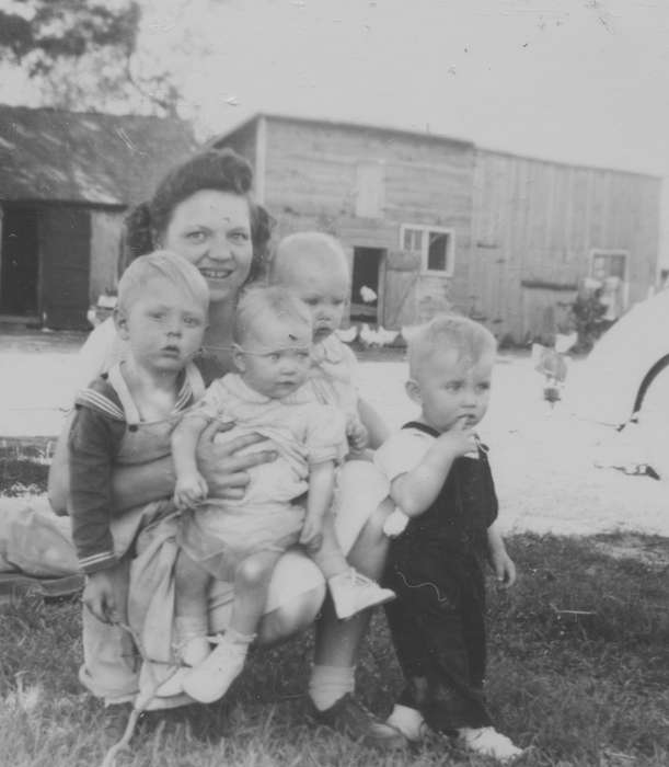 Portraits - Group, Iowa, Children, Hahn, Cindy, Farms, history of Iowa, Sumner, IA, Iowa History