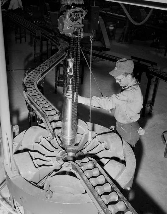 worker, history of Iowa, Iowa History, factory, Ottumwa, IA, Businesses and Factories, Iowa, Lemberger, LeAnn, Labor and Occupations