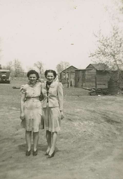 Portraits - Group, Iowa, montenegrin, sisters, Des Moines, IA, dress, Campopiano Von Klimo, Melinda, Farms, history of Iowa, Iowa History