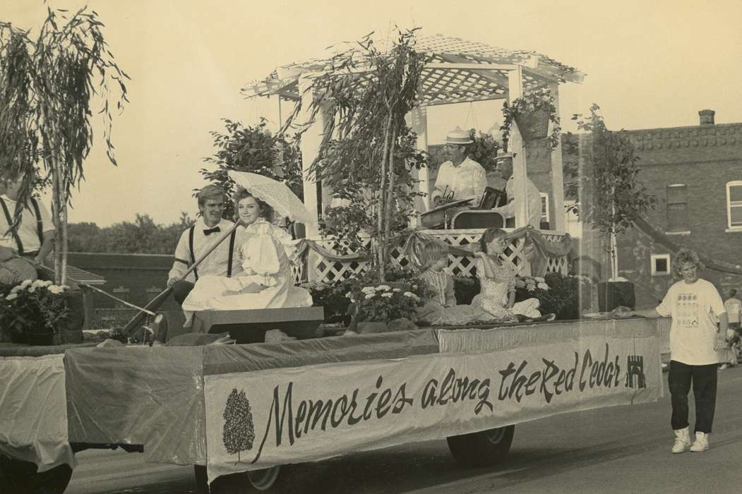 Children, history of Iowa, Entertainment, Waverly Public Library, Waverly, IA, Main Streets & Town Squares, Iowa, Leisure, parade float, festival, Iowa History, gazebo, Fairs and Festivals