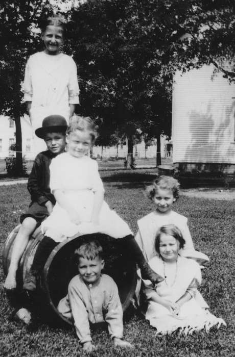 Portraits - Group, Titonka, IA, history of Iowa, Iowa History, Brown, Clarice, Iowa, barrel, Children