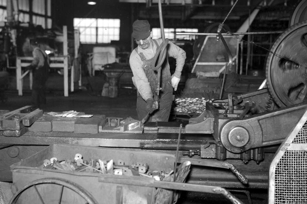 history of Iowa, Iowa History, Ottumwa, IA, factory, Businesses and Factories, Iowa, Lemberger, LeAnn, Labor and Occupations