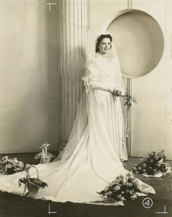 Weddings, Iowa, flowers, bride, wedding dress, Des Moines, IA, Portraits - Individual, Campopiano Von Klimo, Melinda, history of Iowa, Iowa History