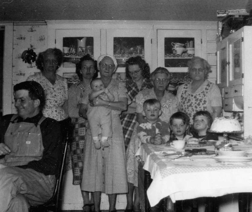 Portraits - Group, baby, cake, Iowa, kitchen, Leisure, Homes, Hahn, Cindy, history of Iowa, Sumner, IA, Iowa History