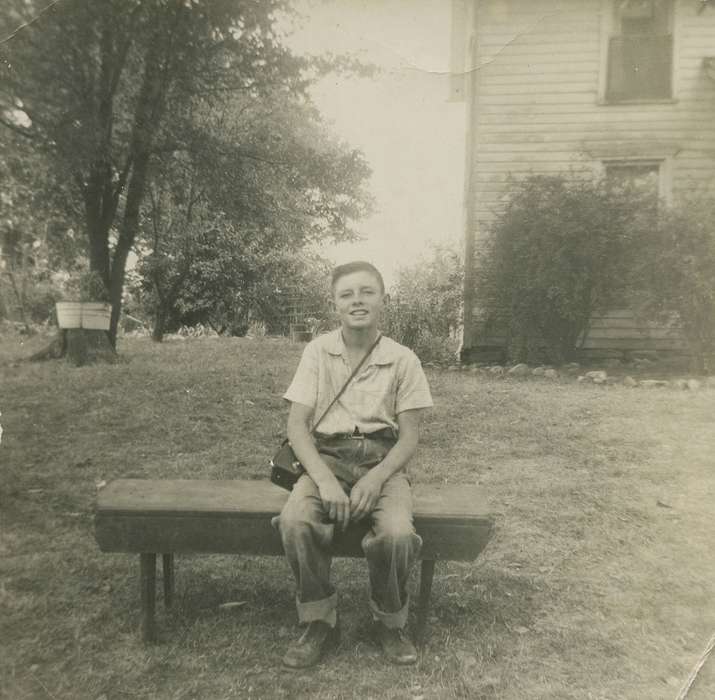 Travel, history of Iowa, Iowa History, Edina, MO, Iowa, camera, Children, Fredericks, Robert, bench, Portraits - Individual