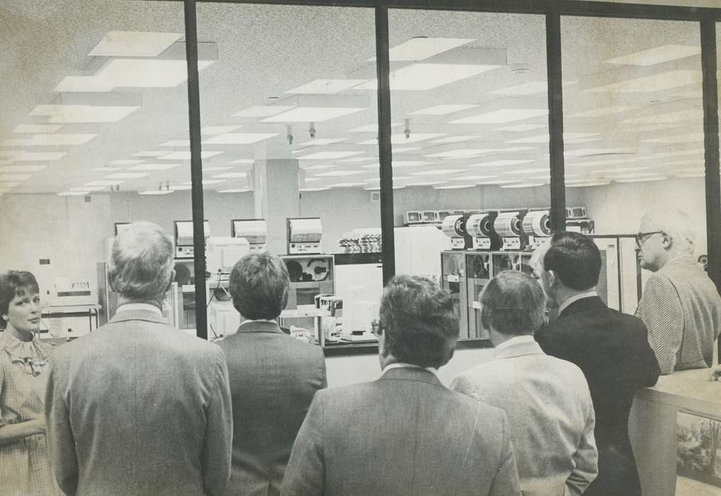 Businesses and Factories, Portraits - Group, computer, Iowa History, Iowa, Waverly Public Library, office, Labor and Occupations, Waverly, IA, company, tour, history of Iowa