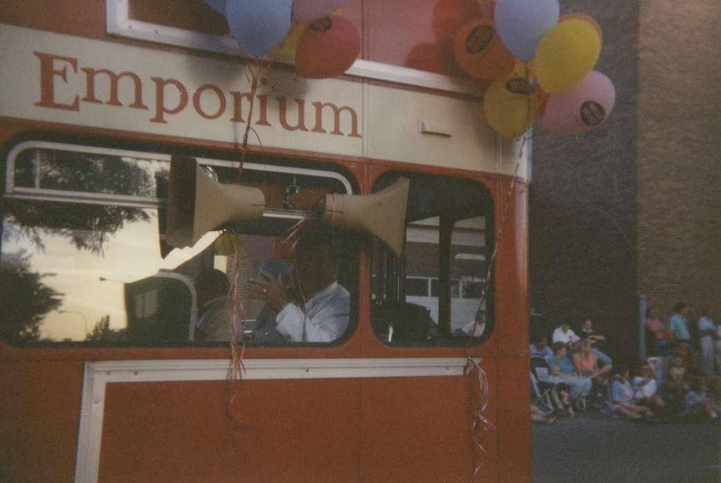 Iowa, Patterson, Donna and Julie, balloon, parade, Waterloo, IA, Fairs and Festivals, bus, history of Iowa, Motorized Vehicles, Iowa History