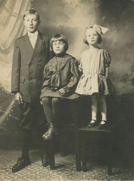 Portraits - Group, boots, Waterloo, IA, Iowa History, Mountain, Carole, history of Iowa, siblings, Iowa, Children