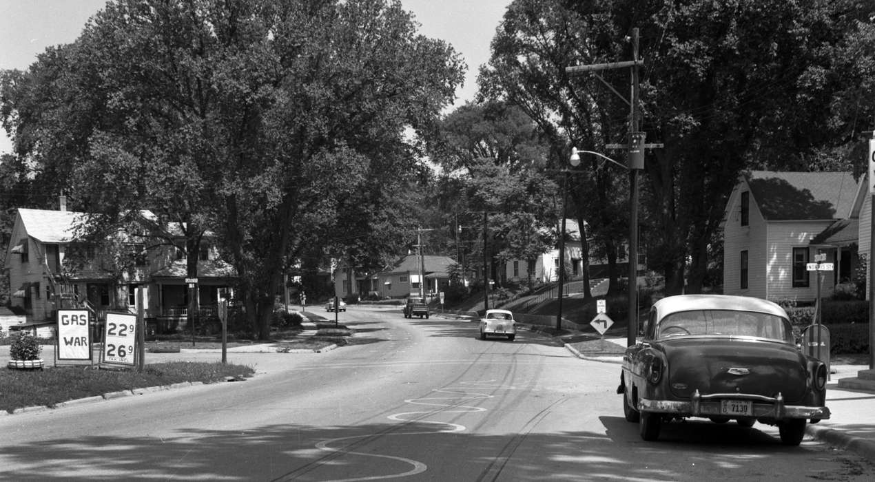neighborhood, history of Iowa, Iowa History, Ottumwa, IA, Lemberger, LeAnn, Motorized Vehicles, gas war, car, gas station, Iowa, Cities and Towns, Homes