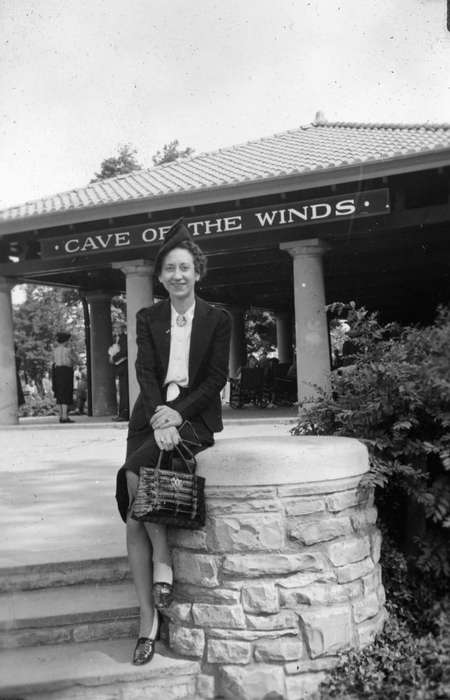 Travel, cave, handbag, history of Iowa, Iowa History, Pickering, Tara, Niagara Falls, NY, Iowa, purse, Portraits - Individual