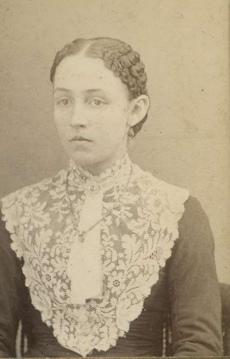 IA, Iowa, necklace, lace, King, Tom and Kay, Portraits - Individual, history of Iowa, Iowa History