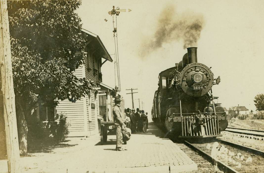 train, Iowa, Train Stations, Blakesburg, IA, Lemberger, LeAnn, history of Iowa, Motorized Vehicles, Iowa History