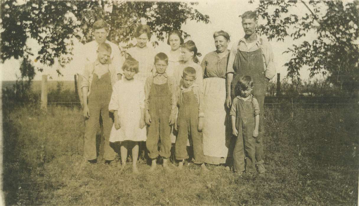 Portraits - Group, kids, history of Iowa, Iowa History, Families, farm, overalls, Moorhead, IA, Iowa, family, Henderson, Dan, Farms, Children