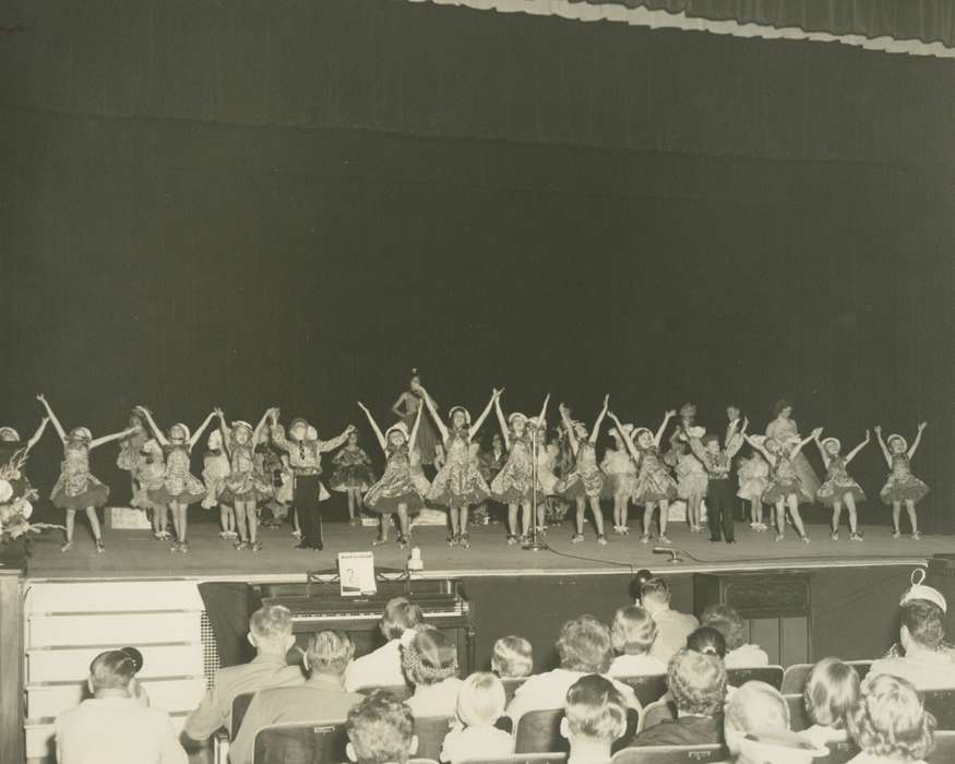 stage, Jones, Deb, Cedar Rapids, IA, Entertainment, Iowa History, Children, Iowa, piano, history of Iowa, Schools and Education, dance