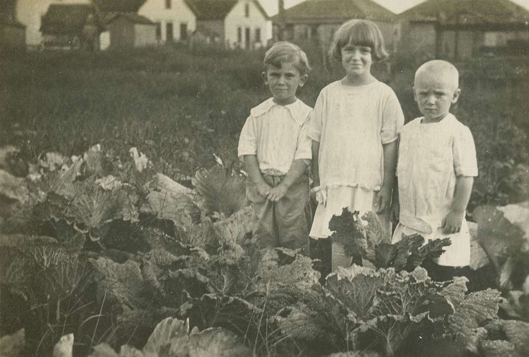 Portraits - Group, Iowa History, LeQuatte, Sue, Iowa, garden, IA, Farms, cabbage, Children, history of Iowa