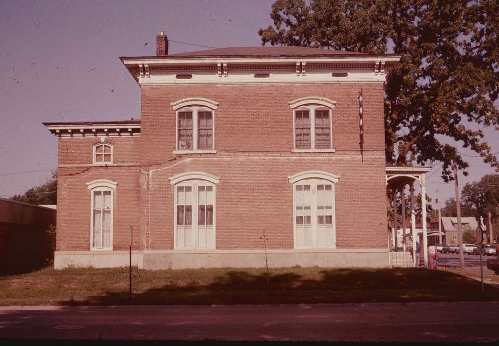 brick building, Cities and Towns, Iowa History, Iowa, Zischke, Ward, windows, street, Homes, Cedar Falls, IA, history of Iowa