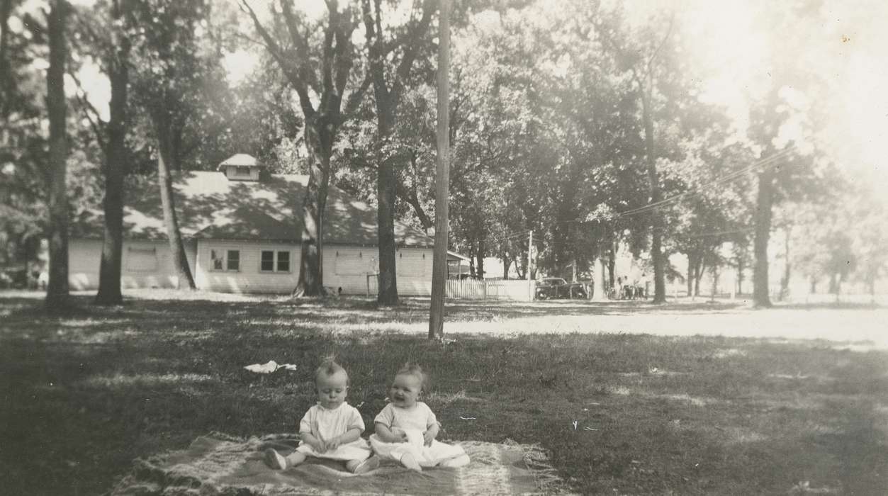 baby, babies, Iowa, USA, Leisure, Children, yard, history of Iowa, blanket, picnic, Spilman, Jessie Cudworth, Iowa History, park