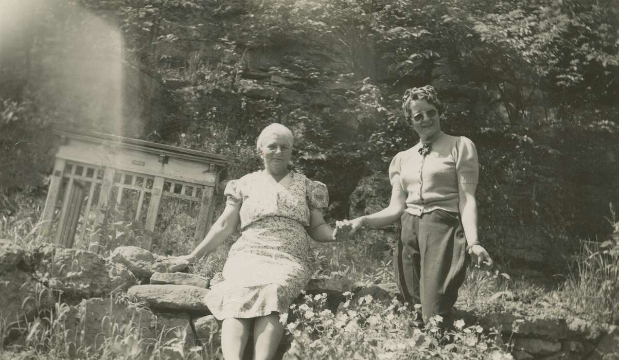 Portraits - Group, history of Iowa, Iowa History, garden, Holidays, Iowa, Fredericks, Robert, Dubuque County, IA, Leisure